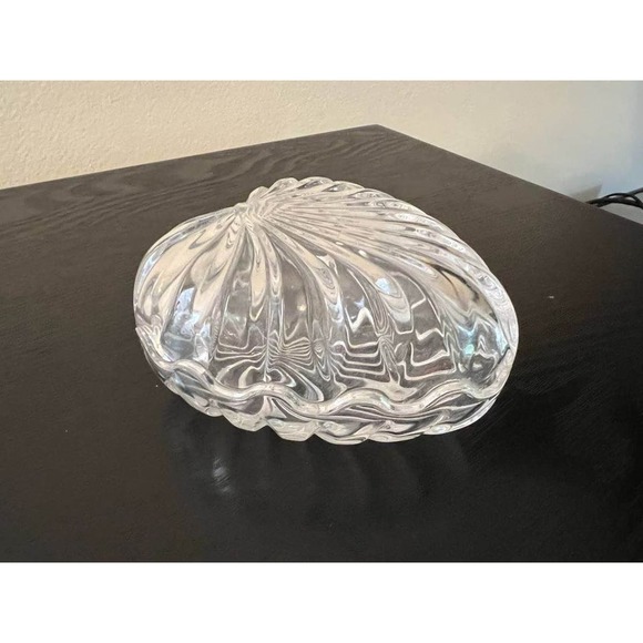 Royal Crystal Rock Crystal Heart Vanity Trinket Box w/ Clamshell Lid - Picture 2 of 3